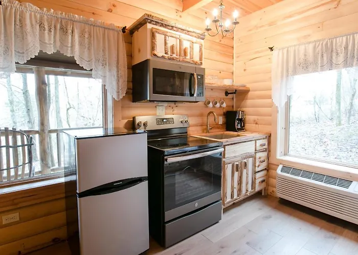 Coblentz Country Lodge By Amish Country Lodging