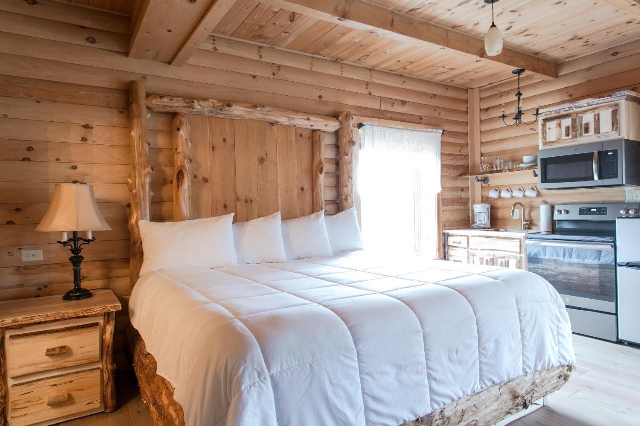 Coblentz Country By Amish Country Hotel